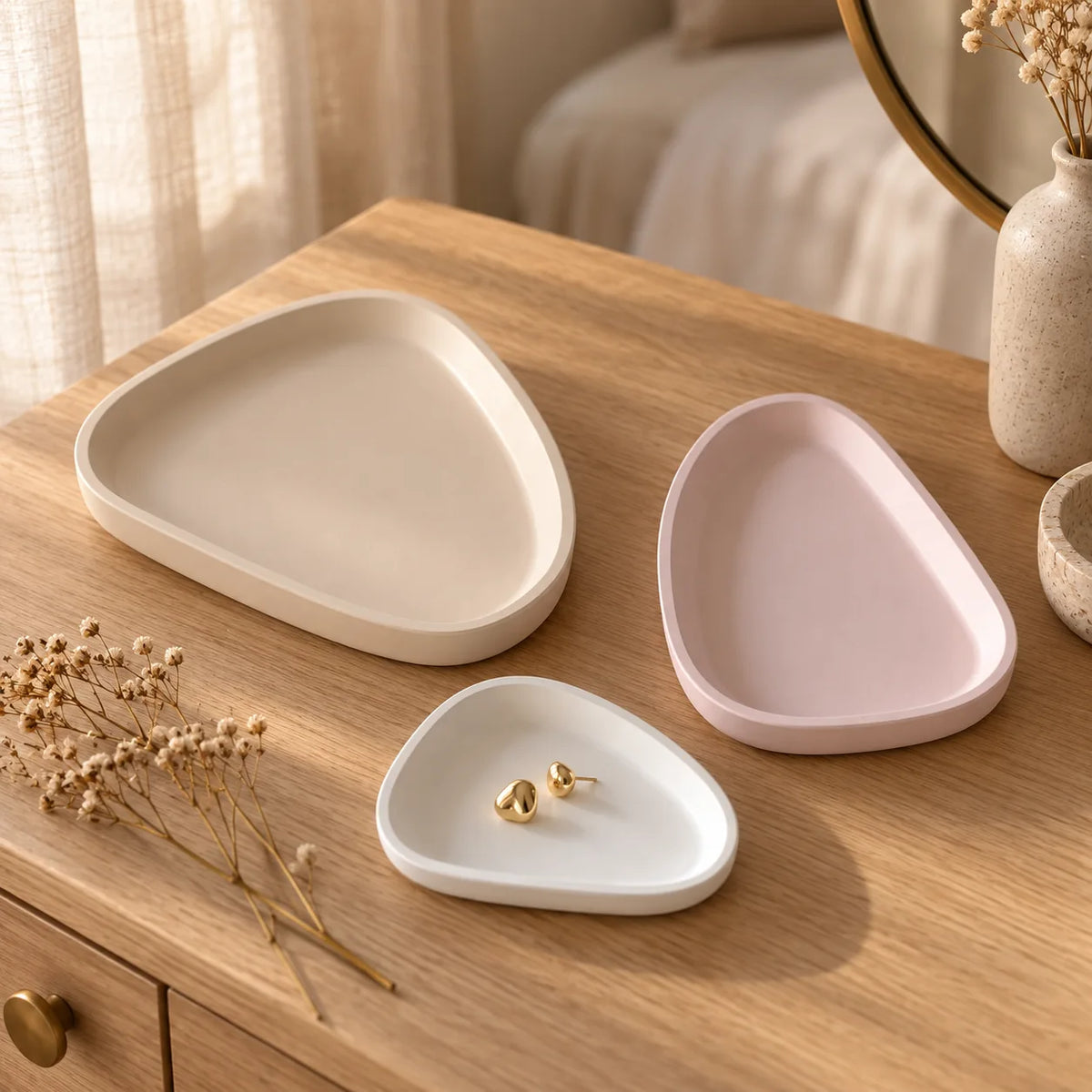 Handmade Concrete Pebble Trinket Tray Set – 3 Pieces – detail view