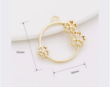 Gold Three Flower Round