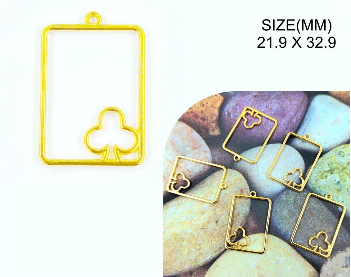 Gold Pendant Frame With Clubs